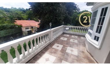 Hermosa casa en Llanos de Curundú -KT