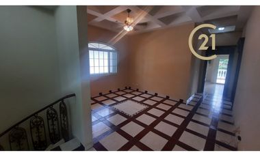Hermosa casa en Llanos de Curundú -KT