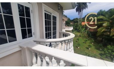 Hermosa casa en Llanos de Curundú -KT