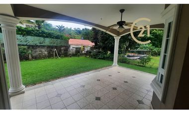 Hermosa casa en Llanos de Curundú -KT