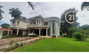 Hermosa casa en Llanos de Curundú -KT