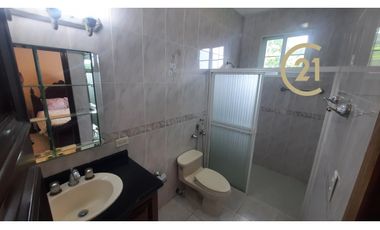 Hermosa casa en Llanos de Curundú -KT