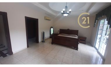 Hermosa casa en Llanos de Curundú -KT