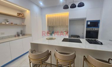 🏡 Alquiler De Exclusiva Casa De Estreno Con Piscina En Miraflores – Boulevard Park Plaza