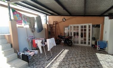 IMPORTANTE PROPIEDAD EN VILLA SARITA, SOBRE AV. ROCA