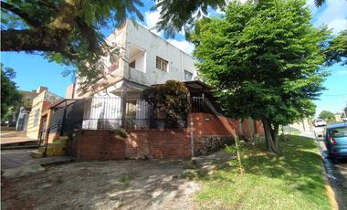 IMPORTANTE PROPIEDAD EN VILLA SARITA, SOBRE AV. ROCA