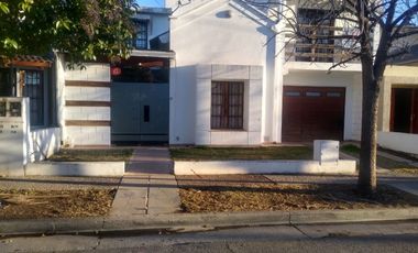 Casa en venta en Barrio Smata con Pileta