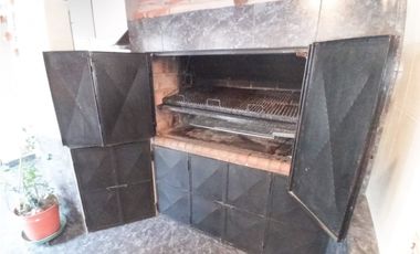 CHALET 6 AMBIENTES CON LOCAL EN BARRIO NUEVA POMPEYA