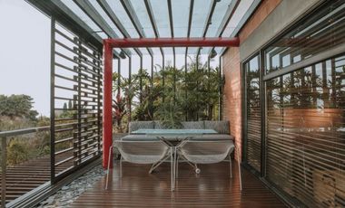 VENTA de moderna CASA en el POBLADO, cerca al Tesoro.