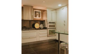 VENTA de moderna CASA en el POBLADO, cerca al Tesoro.