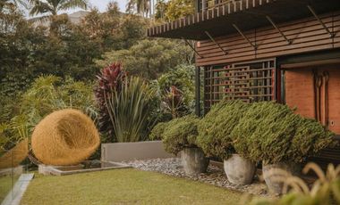 VENTA de moderna CASA en el POBLADO, cerca al Tesoro.