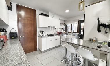CASA EN VENTA CON PANELES SOLARES Y CAMINABLE A ALIANZA FRAN