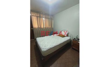🏠 ¡Oportunidad única en Trujillo! 🏠

Descubre esta espaciosa y versátil casa urbana de 3 pisos, perfectamente ubicada en Wilfredo Torres 966, la cua