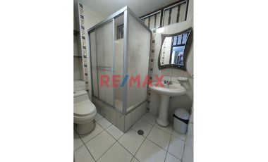 🏠 ¡Oportunidad única en Trujillo! 🏠

Descubre esta espaciosa y versátil casa urbana de 3 pisos, perfectamente ubicada en Wilfredo Torres 966, la cua