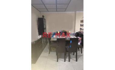 🏠 ¡Oportunidad única en Trujillo! 🏠

Descubre esta espaciosa y versátil casa urbana de 3 pisos, perfectamente ubicada en Wilfredo Torres 966, la cua