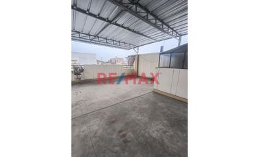🏠 ¡Oportunidad única en Trujillo! 🏠

Descubre esta espaciosa y versátil casa urbana de 3 pisos, perfectamente ubicada en Wilfredo Torres 966, la cua