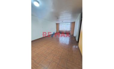🏠 ¡Oportunidad única en Trujillo! 🏠

Descubre esta espaciosa y versátil casa urbana de 3 pisos, perfectamente ubicada en Wilfredo Torres 966, la cua