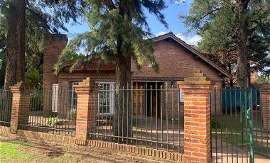 Casa en  venta en  Gral. Rodriguez, con quincho o de departamento de 2 ambientes, ideal 2 familias.