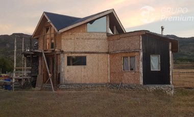 Gran Parcela con casa en construcción en venta en Lago Verde