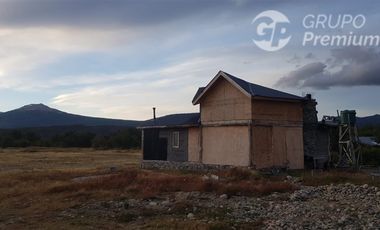 Gran Parcela con casa en construcción en venta en Lago Verde