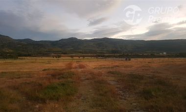 Gran Parcela con casa en construcción en venta en Lago Verde