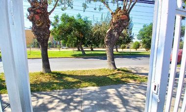 Casa avenida en venta | estacionamiento | metro laguna sur (L5) | Pudahuel.