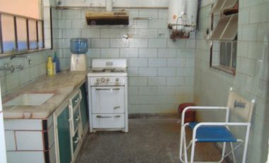 BURZACO: CASA  AMPLIA ,SOBRE TERRENO 12 X 40 - ESCRITURADA - *APTA CREDITO*