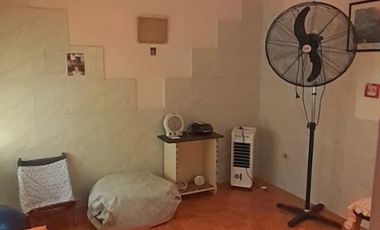 EXCELENTE PROPIEDAD.  DOS CASAS, COCHERA Y PISCINA. LOTE PROPIO