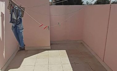 EXCELENTE PROPIEDAD.  DOS CASAS, COCHERA Y PISCINA. LOTE PROPIO