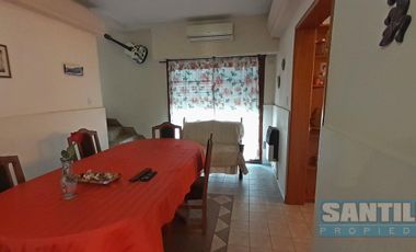 EXCELENTE PROPIEDAD.  DOS CASAS, COCHERA Y PISCINA. LOTE PROPIO