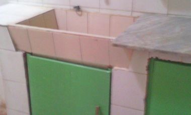 EXCELENTE PROPIEDAD.  DOS CASAS, COCHERA Y PISCINA. LOTE PROPIO