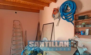 EXCELENTE PROPIEDAD.  DOS CASAS, COCHERA Y PISCINA. LOTE PROPIO