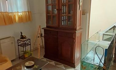 EXCELENTE PROPIEDAD.  DOS CASAS, COCHERA Y PISCINA. LOTE PROPIO