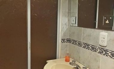 EXCELENTE PROPIEDAD.  DOS CASAS, COCHERA Y PISCINA. LOTE PROPIO