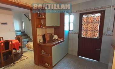 EXCELENTE PROPIEDAD.  DOS CASAS, COCHERA Y PISCINA. LOTE PROPIO