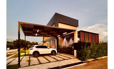 Manzanillo - Venta de Exclusiva Casa en Conjunto Palma Real.