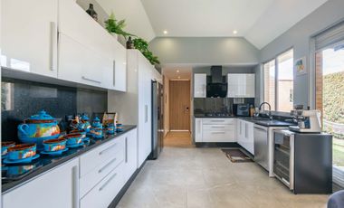 casa en arriendo/venta en canelon. Cod A20472