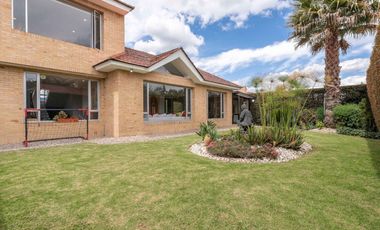 casa en arriendo/venta en canelon. Cod A20472