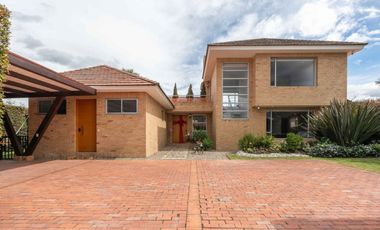 casa en arriendo/venta en canelon. Cod A20472