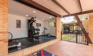 casa en arriendo/venta en canelon. Cod A20472