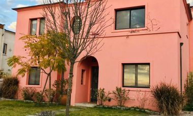 Casa a la venta  con 3 dormitorios y dos baños  en Santa Teresa - Villanueva