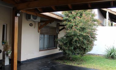 Casa de 3 AMBIENTES en venta