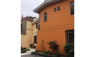 Ocasión, casa, 300 m2, Av. Ayacucho, Surco, ideal Proyecto