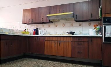 Ocasión, casa, 300 m2, Av. Ayacucho, Surco, ideal Proyecto