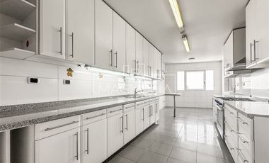 Departamento en venta de 5 dorm. en Vitacura