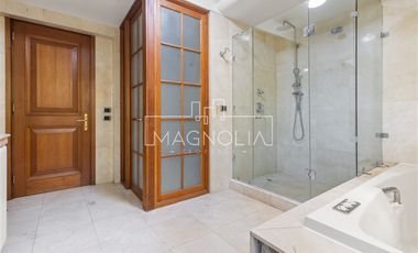 Departamento en venta de 5 dorm. en Vitacura