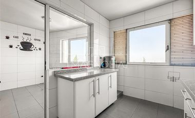 Departamento en venta de 5 dorm. en Vitacura