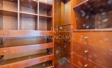 Departamento en venta de 5 dorm. en Vitacura