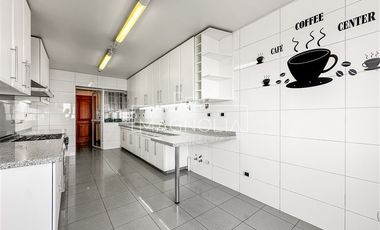 Departamento en venta de 5 dorm. en Vitacura