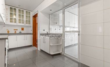 Departamento en venta de 5 dorm. en Vitacura